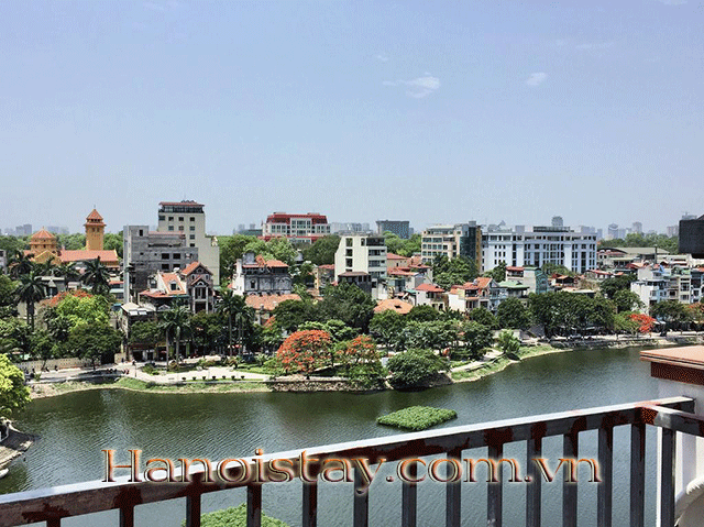 Cho thuê căn hộ cao cấp, hai phòng ngủ tại Trúc Bạch 1