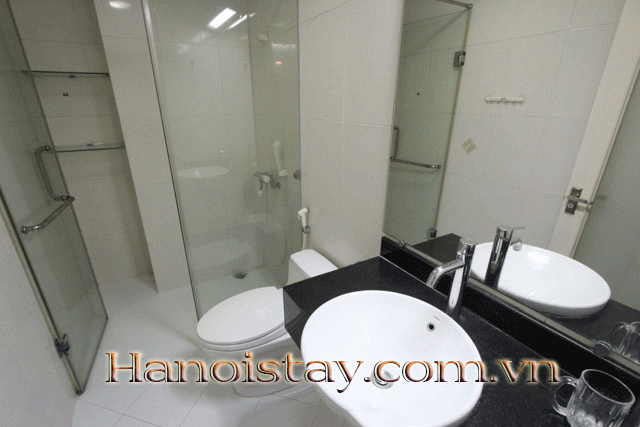 Cho thuê căn hộ dịch vụ 1 phòng ngủ tại đường Trần Phú, quận Ba Đình 7