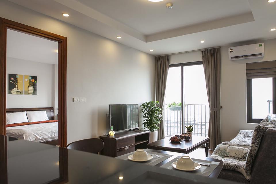 Cho thuê căn hộ dịch vụ 1 ngủ thiết kế hấp dẫn Tây Hồ 1