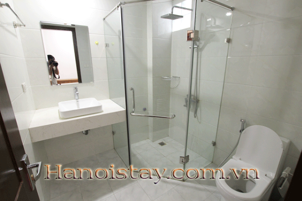 Cho thuê căn hộ dịch vụ 1 phòng ngủ có ban công rộng, nội thất hiện đại gần Hồ Tây 10