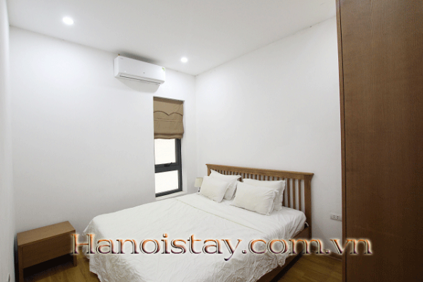 Cho thuê căn hộ dịch vụ 1 phòng ngủ có ban công rộng, nội thất hiện đại gần Hồ Tây 9