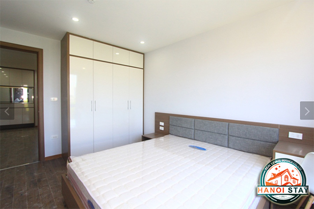 Cho thuê căn hộ dịch vụ 1 phòng ngủ rộng rãi tại quận Tây Hồ 8