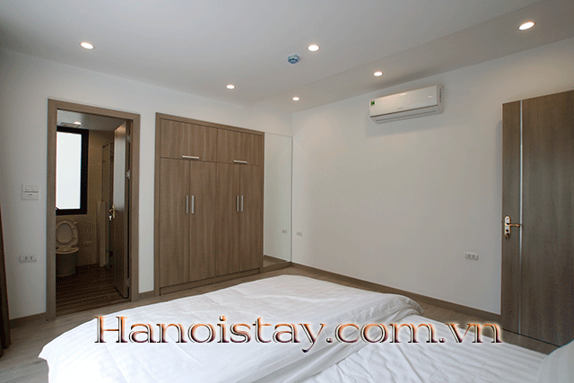 Cho thuê căn hộ dịch vụ 1 phòng ngủ gần đường Hoàng Quốc Việt, quận Cầu Giấy 2
