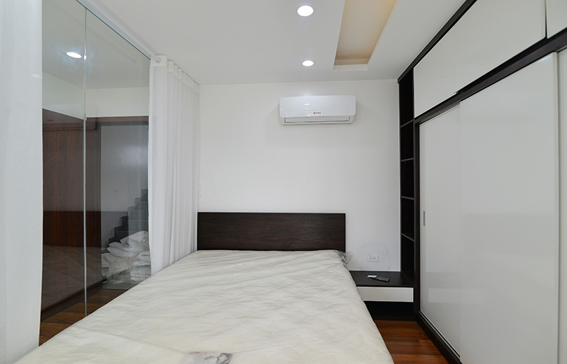 Căn hộ dịch vụ hoàn toàn mới và hiện đại cho thuê gần Công viên Thống Nhất, có view Hồ 4