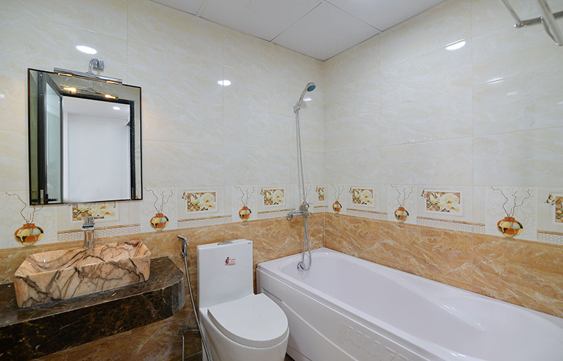 Căn hộ dịch vụ hoàn toàn mới và hiện đại cho thuê gần Công viên Thống Nhất, có view Hồ 5