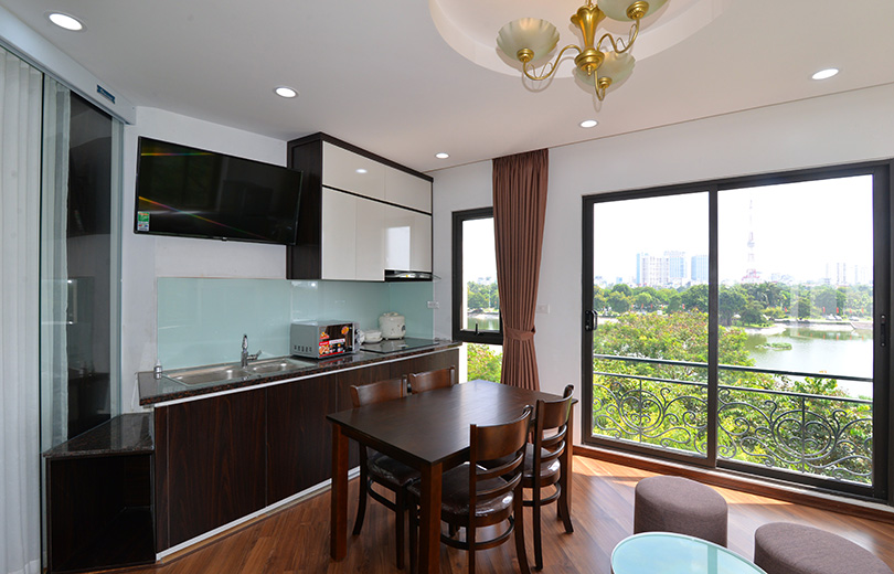 Căn hộ dịch vụ hoàn toàn mới và hiện đại cho thuê gần Công viên Thống Nhất, có view Hồ 6