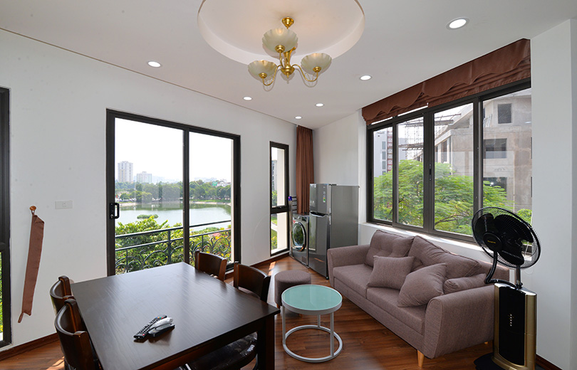 Căn hộ dịch vụ hoàn toàn mới và hiện đại cho thuê gần Công viên Thống Nhất, có view Hồ 9