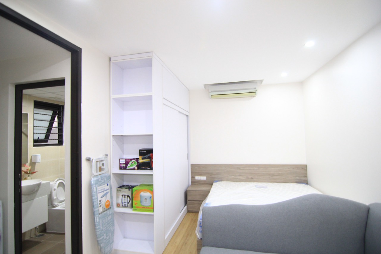Cho thuê căn hộ giá rẻ full đồ tại phố Trung Hòa, quận Cầu Giấy 2