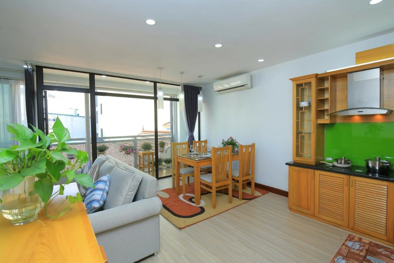 Căn hộ dịch vụ 2 phòng ngủ mới cho người nước ngoài thuê gần Hồ Ngọc Khánh, quận Ba Đình 8