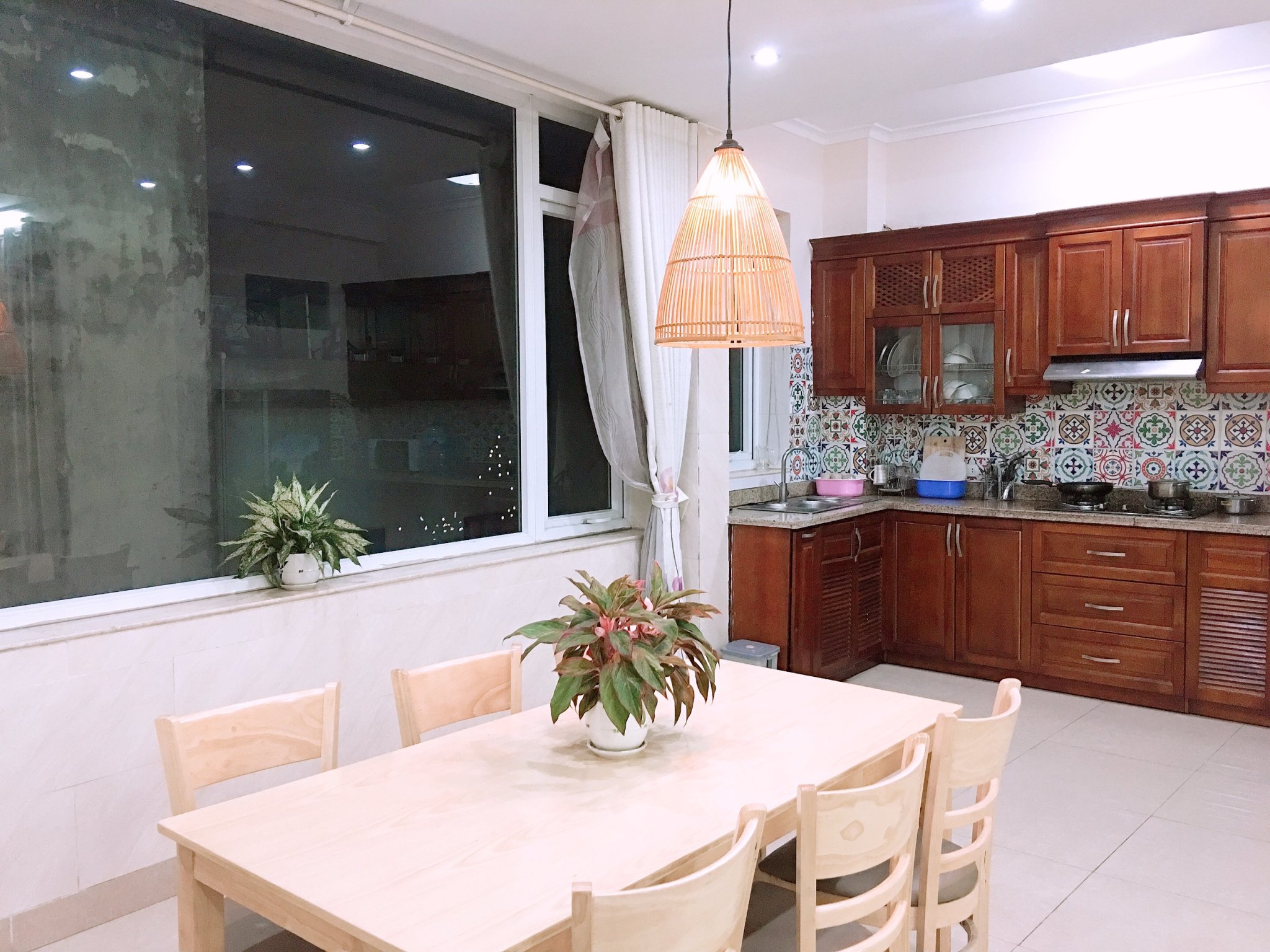 Căn hộ dịch vụ cho thuê ngắn hạn tại Âu Cơ, quận Tây Hồ với 2 phòng ngủ riêng biệt 2