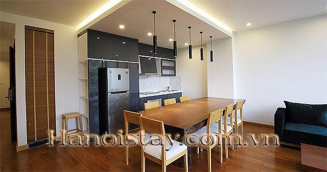 Căn hộ dịch vụ 2 ngủ với ban công tuyệt đẹp và thoáng cho thuê tại Đặng Thai Mai, Tây Hồ 2