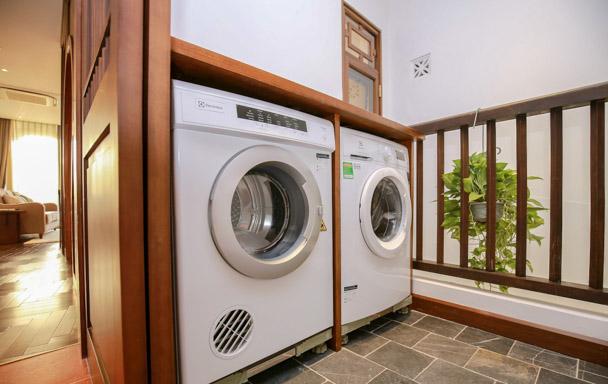 Căn hộ 3 phòng ngủ cao cấp có view Hồ cho thuê tại phố Yên Phụ, quận Tây Hồ 8