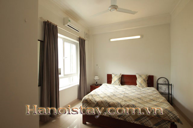 Cho thuê căn hộ 1 phòng ngủ, cạnh hồ Tây và công viên Nước, có ban công, diện tích 2 ngủ, giá 1 phòng ngủ 6