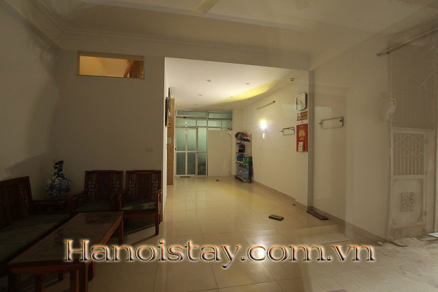Cho thuê căn hộ 1 phòng ngủ, cạnh hồ Tây và công viên Nước, có ban công, diện tích 2 ngủ, giá 1 phòng ngủ 9