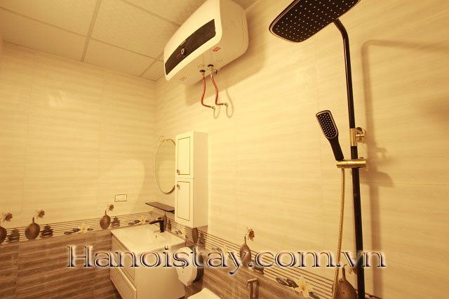 Cho thuê gấp phòng studio thoáng mát giá rẻ có ban công tại Âu Cơ, Tây Hồ 2