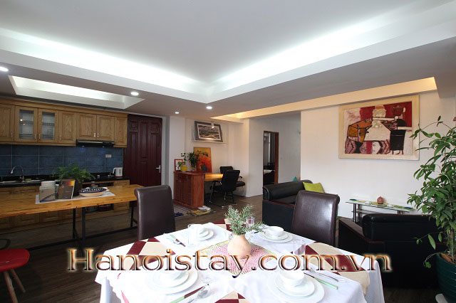 Căn hộ dịch vụ gần Đại sứ quán Mỹ cho thuê với 2 phòng ngủ full nội thất sang trọng