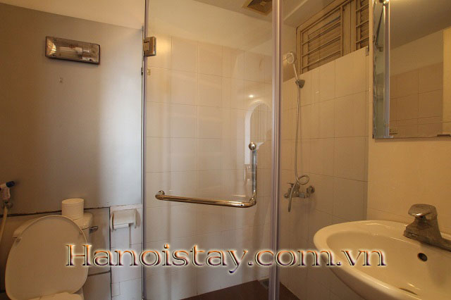 Căn hộ dịch vụ giá siêu rẻ, nhiều ánh sáng cho thuê tại khu Tô Ngọc Vân, quận Tây Hồ 2