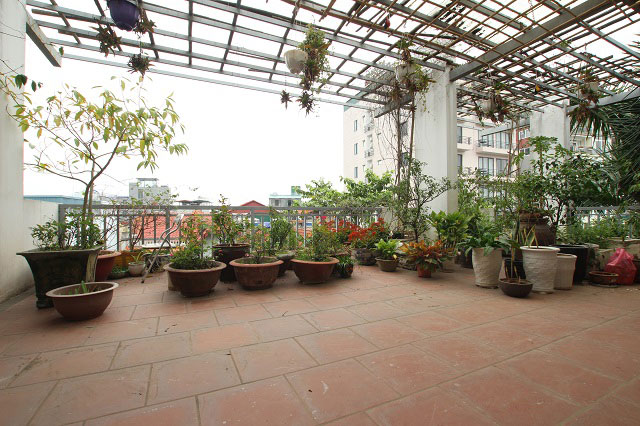 Căn hộ dịch vụ siêu thoáng, có sân vườn cho thuê tại trung tâm quận Tây Hồ 1