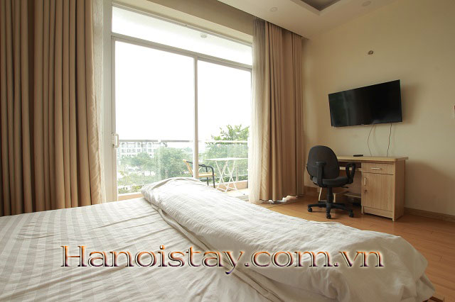 Căn hộ dịch vụ 2 phòng ngủ 110m2 quận Tây Hồ cho thuê, ban công thoáng mát 2