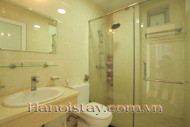 Căn hộ dịch vụ 2 phòng ngủ 110m2 quận Tây Hồ cho thuê, ban công thoáng mát 4