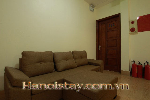 Căn hộ dịch vụ 2 phòng ngủ 110m2 quận Tây Hồ cho thuê, ban công thoáng mát 3