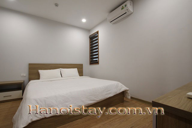 Căn hộ siêu thoáng, có ban công cho thuê ngay trung tâm quận Tây Hồ 6