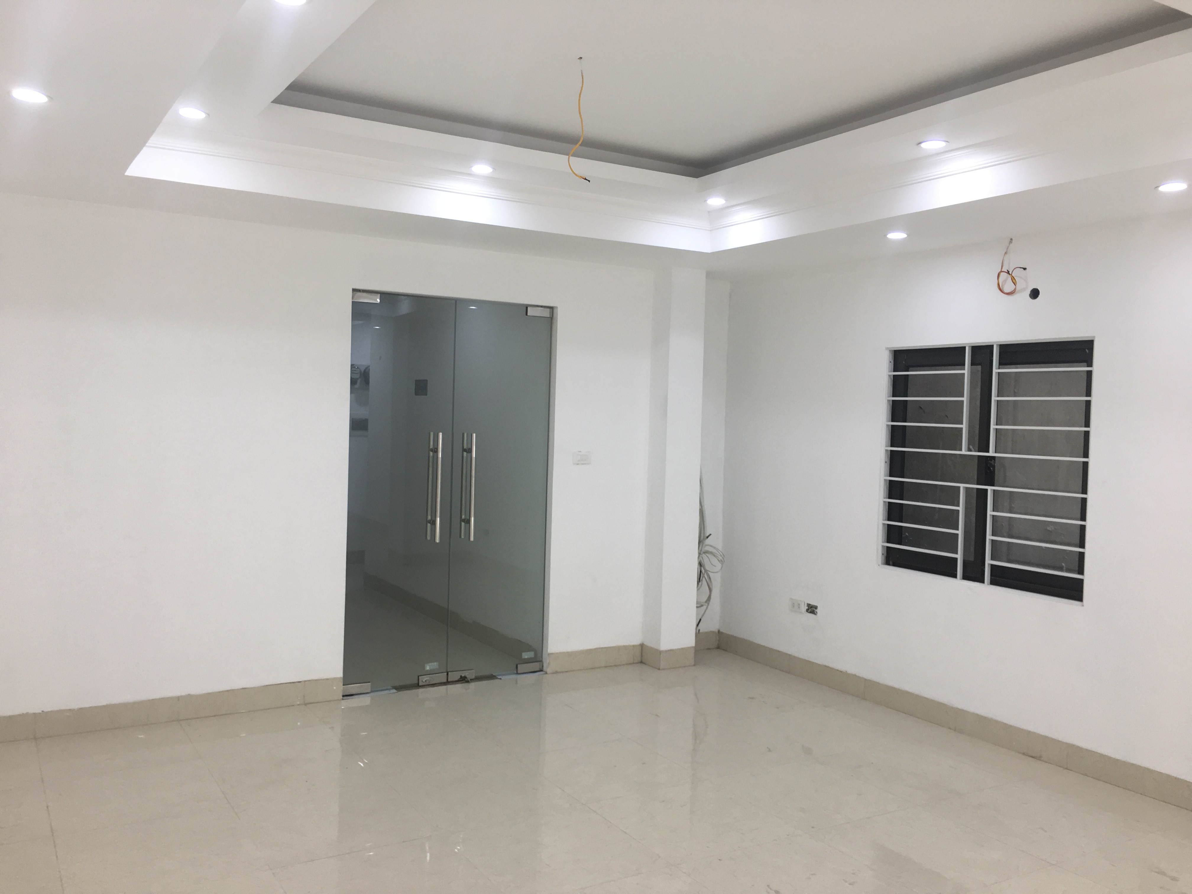 Văn phòng cho thuê làm trung tâm anh ngữ, Spa, show room tại phố Nguyễn Khang, quận Cầu Giấy 4