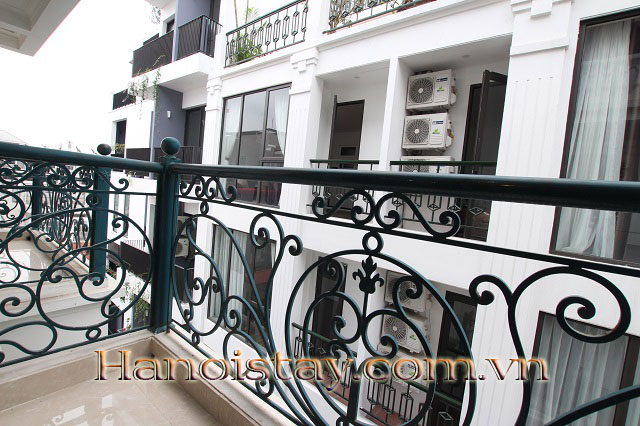 Căn hộ với 3 phòng ngủ đầy đủ nội thất cho thuê ngay trung tâm quận Tây Hồ 1