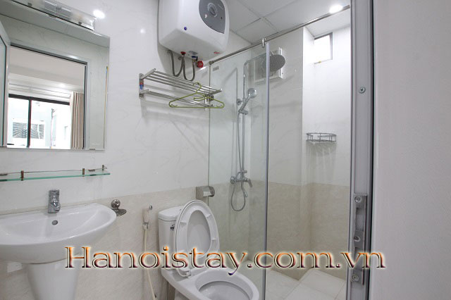 Căn hộ với 3 phòng ngủ đầy đủ nội thất cho thuê ngay trung tâm quận Tây Hồ 4