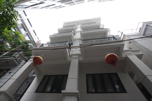 Căn hộ với 3 phòng ngủ đầy đủ nội thất cho thuê ngay trung tâm quận Tây Hồ 5