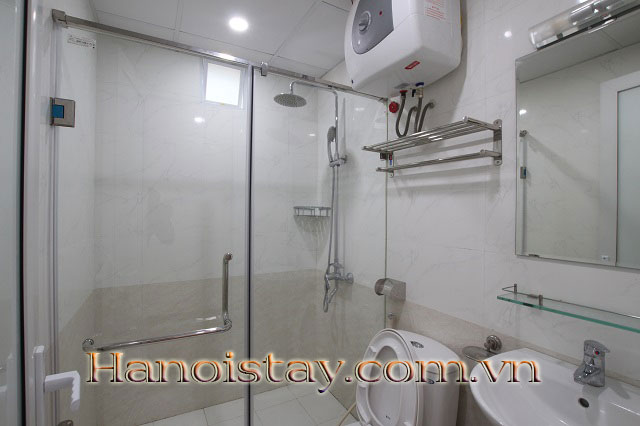 Căn hộ với 3 phòng ngủ đầy đủ nội thất cho thuê ngay trung tâm quận Tây Hồ 6