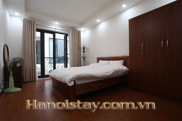 Căn hộ với 3 phòng ngủ đầy đủ nội thất cho thuê ngay trung tâm quận Tây Hồ 8
