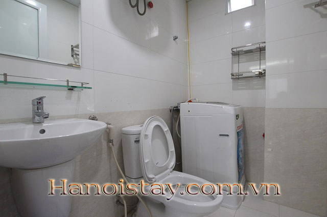 Căn hộ với 3 phòng ngủ đầy đủ nội thất cho thuê ngay trung tâm quận Tây Hồ 9
