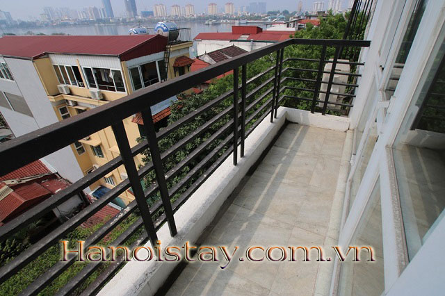 Cho thuê căn hộ dịch vụ chuyên nghiệp, 2 phòng ngủ, có ban công tại Tô Ngọc Vân, quận Tây Hồ 10