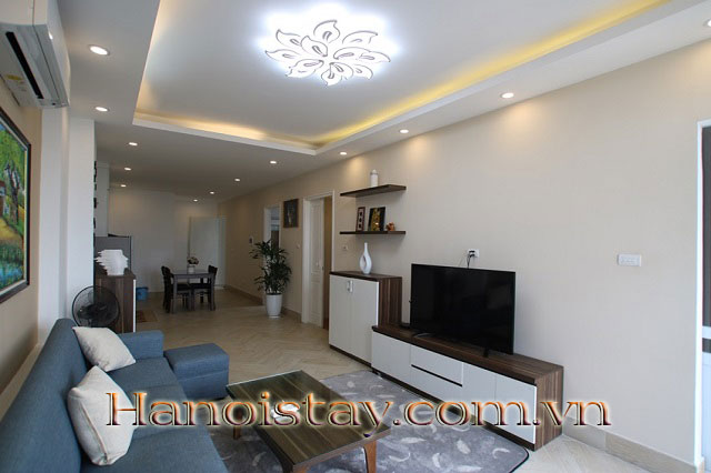 Cho thuê căn hộ dịch vụ chuyên nghiệp, 2 phòng ngủ, có ban công tại Tô Ngọc Vân, quận Tây Hồ 4