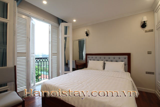 Căn hộ dịch vụ Studio cạnh Hồ Tây với ban công rất thoáng và thiết kế hợp lý cho thuê 5