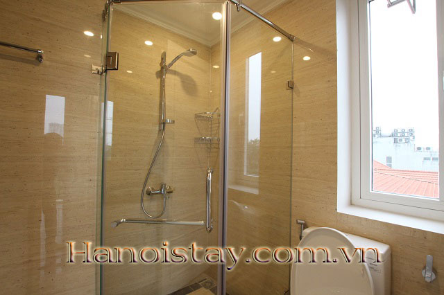 Căn hộ dịch vụ Studio cạnh Hồ Tây với ban công rất thoáng và thiết kế hợp lý cho thuê 9