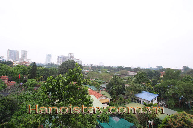 Căn hộ dịch vụ Studio cạnh Hồ Tây với ban công rất thoáng và thiết kế hợp lý cho thuê 1