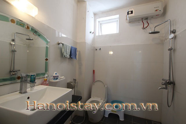 Căn hộ dịch vụ 2 phòng ngủ siêu rẻ cho thuê ngay cạnh Hồ Tây 4