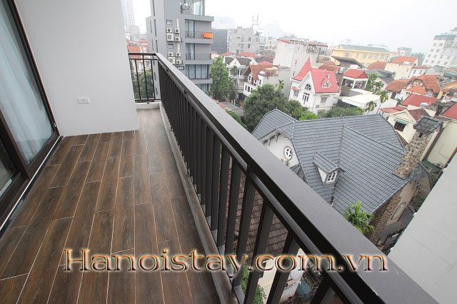 Căn hộ chính chủ gần Hồ Tây cho thuê với ban công rộng và đầy đủ nội thất 10