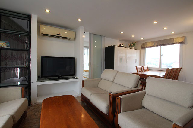 Căn hộ 2 phòng ngủ cho thuê siêu rẻ, full nội thất tại Lạc Long Quân, Tây Hồ 1