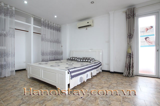 Căn hộ 2 phòng ngủ cho thuê siêu rẻ, full nội thất tại Lạc Long Quân, Tây Hồ 2