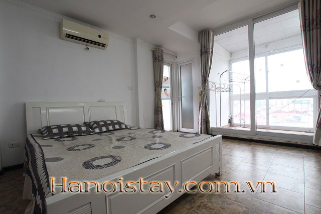 Căn hộ 2 phòng ngủ cho thuê siêu rẻ, full nội thất tại Lạc Long Quân, Tây Hồ 3