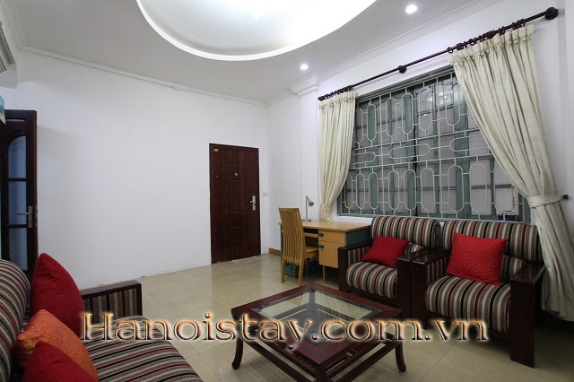 Cho thuê căn hộ dịch vụ 2 phòng ngủ cực rẻ, full nội thất tại Tây Hồ 10