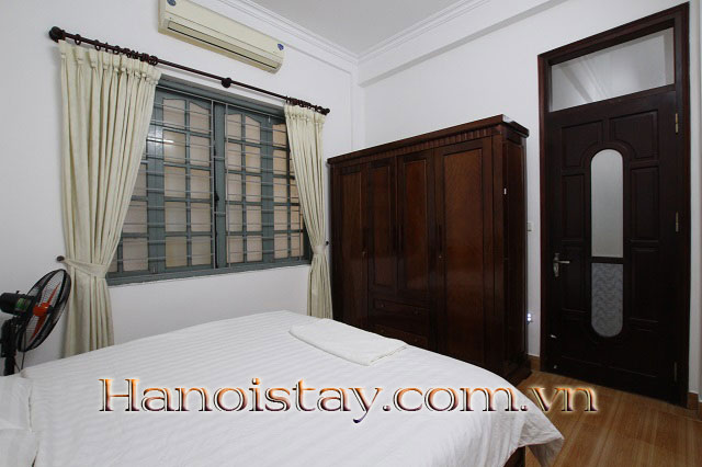 Cho thuê căn hộ dịch vụ 2 phòng ngủ cực rẻ, full nội thất tại Tây Hồ 2