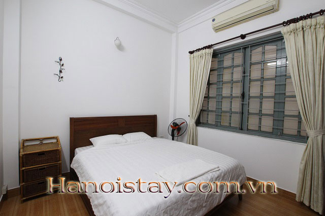 Cho thuê căn hộ dịch vụ 2 phòng ngủ cực rẻ, full nội thất tại Tây Hồ 3