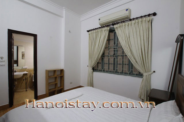 Cho thuê căn hộ dịch vụ 2 phòng ngủ cực rẻ, full nội thất tại Tây Hồ 6