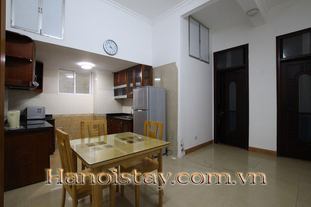 Cho thuê căn hộ dịch vụ 2 phòng ngủ cực rẻ, full nội thất tại Tây Hồ 3