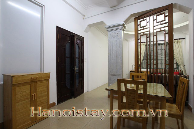 Cho thuê căn hộ dịch vụ 2 phòng ngủ cực rẻ, full nội thất tại Tây Hồ 6
