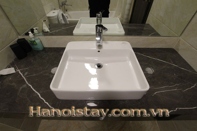 Căn hộ rộng 100m2, 2 phòng ngủ cho thuê giá tốt phố Xuân Diệu, quận Tây Hồ 9